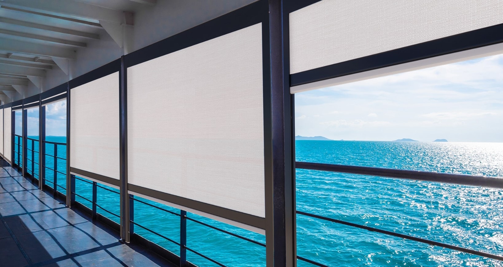 Tende Ombra su una terrazza vista mare