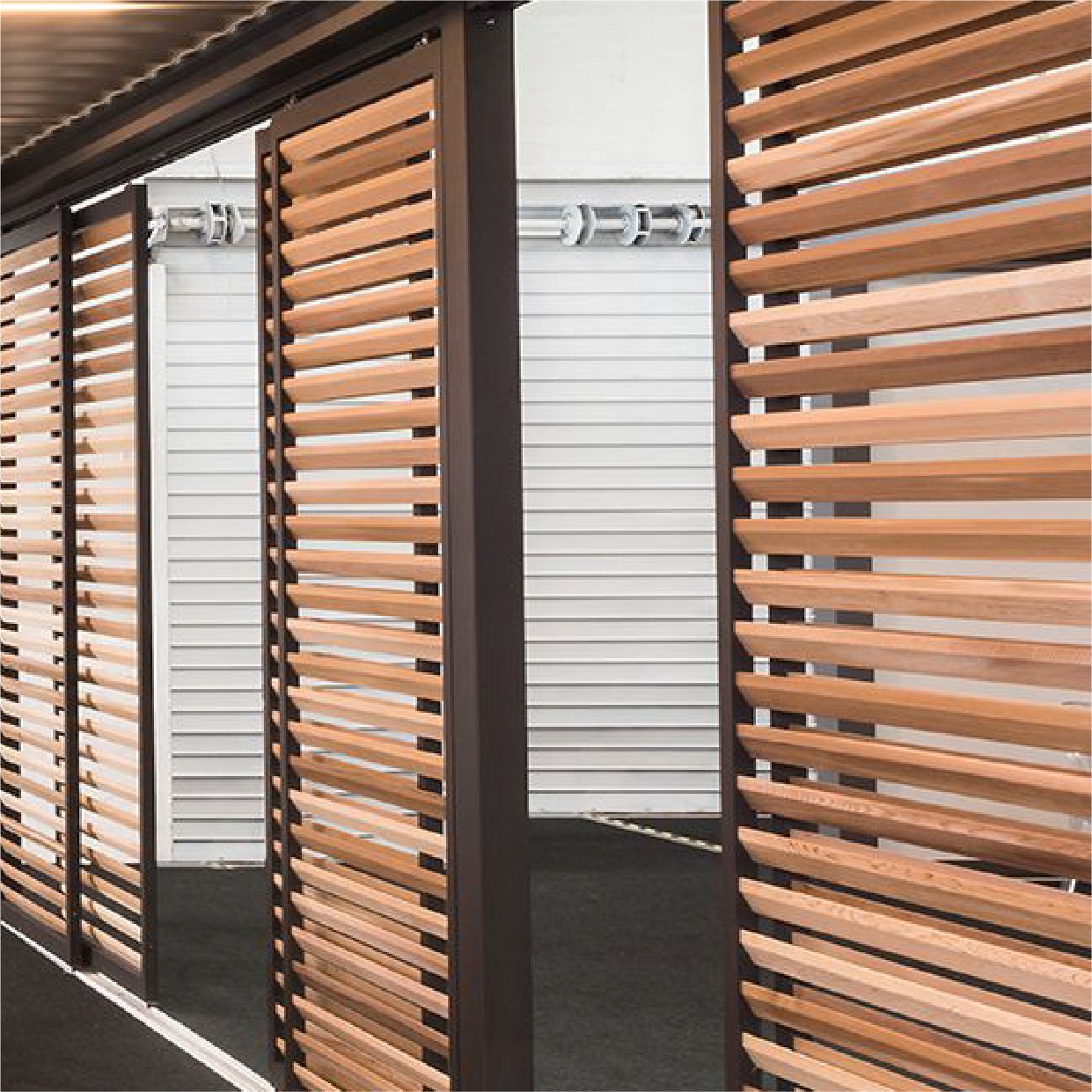 Frangisole Shutter effetto legno a lamelle orientabili