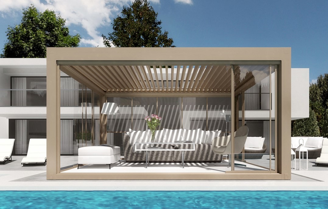 Pergola Mistral color sabbia con salotto, a bordo piscina