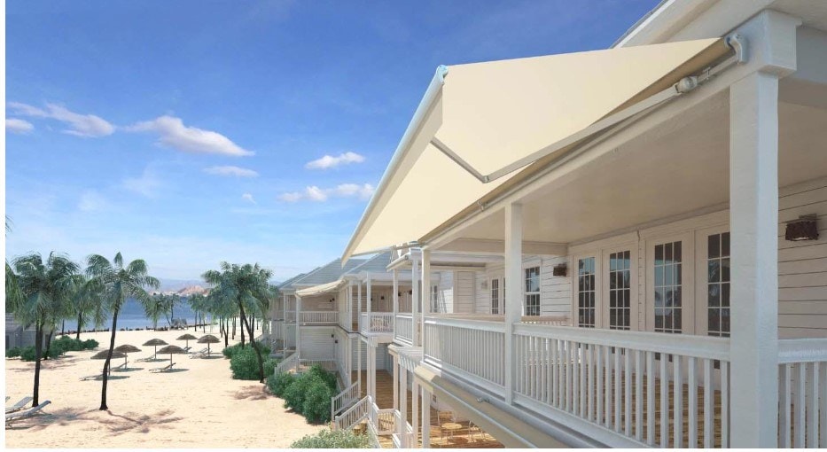 Tenda Eubea 350 sulla veranda di una casa affacciata sulla spiaggia