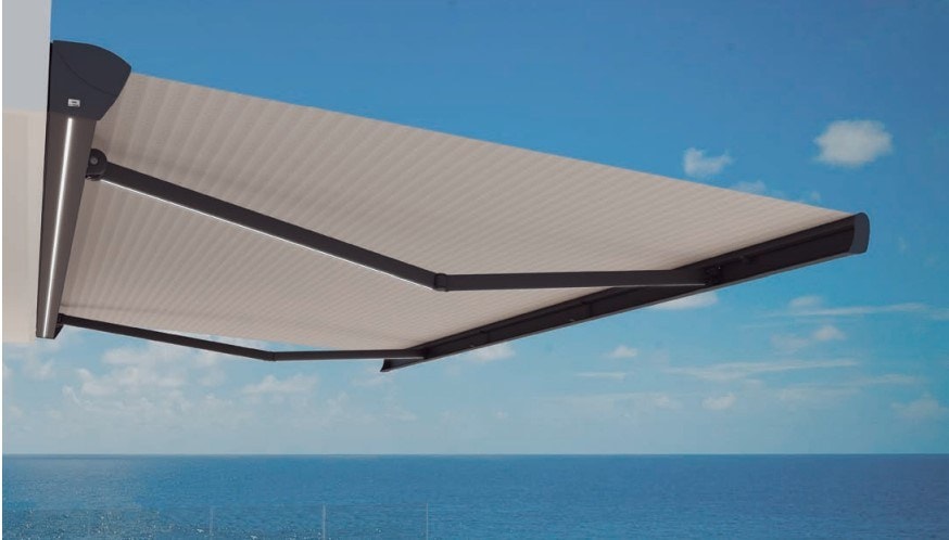 Tenda Halcyon 412 aperta con il mare sullo sfondo