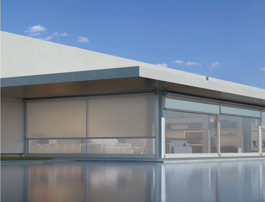 Tende Helios Plus sulle vetrate di una casa moderna affacciata sull’acqua