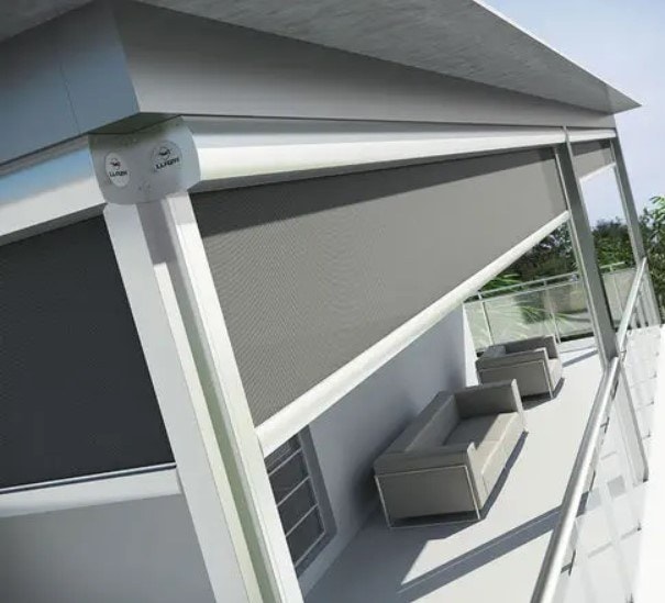 Tenda Niobe 500 Zip su una terrazza con salotto