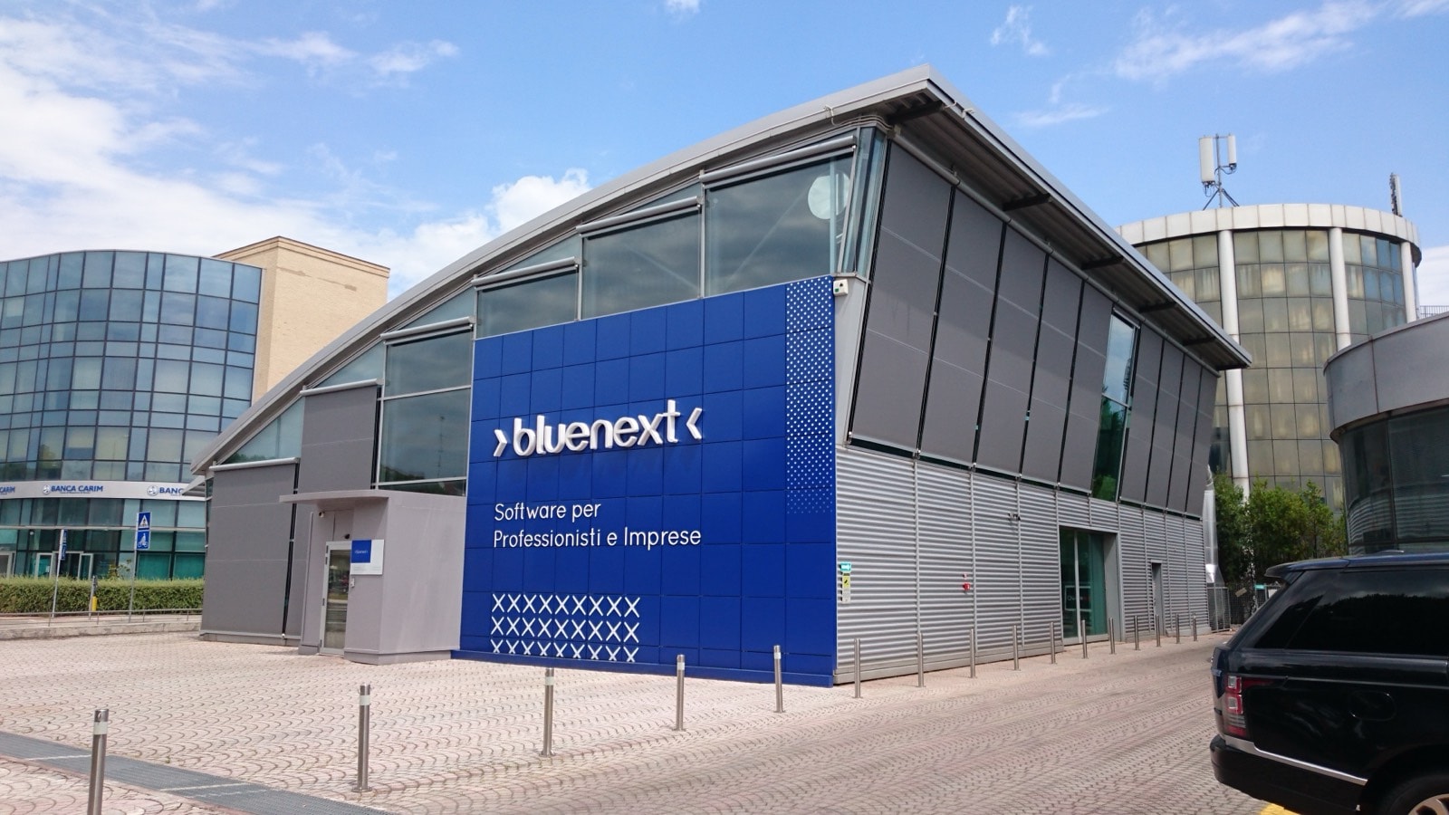 Sede di Bluenext con le tende a caduta abbassate sulle vetrate