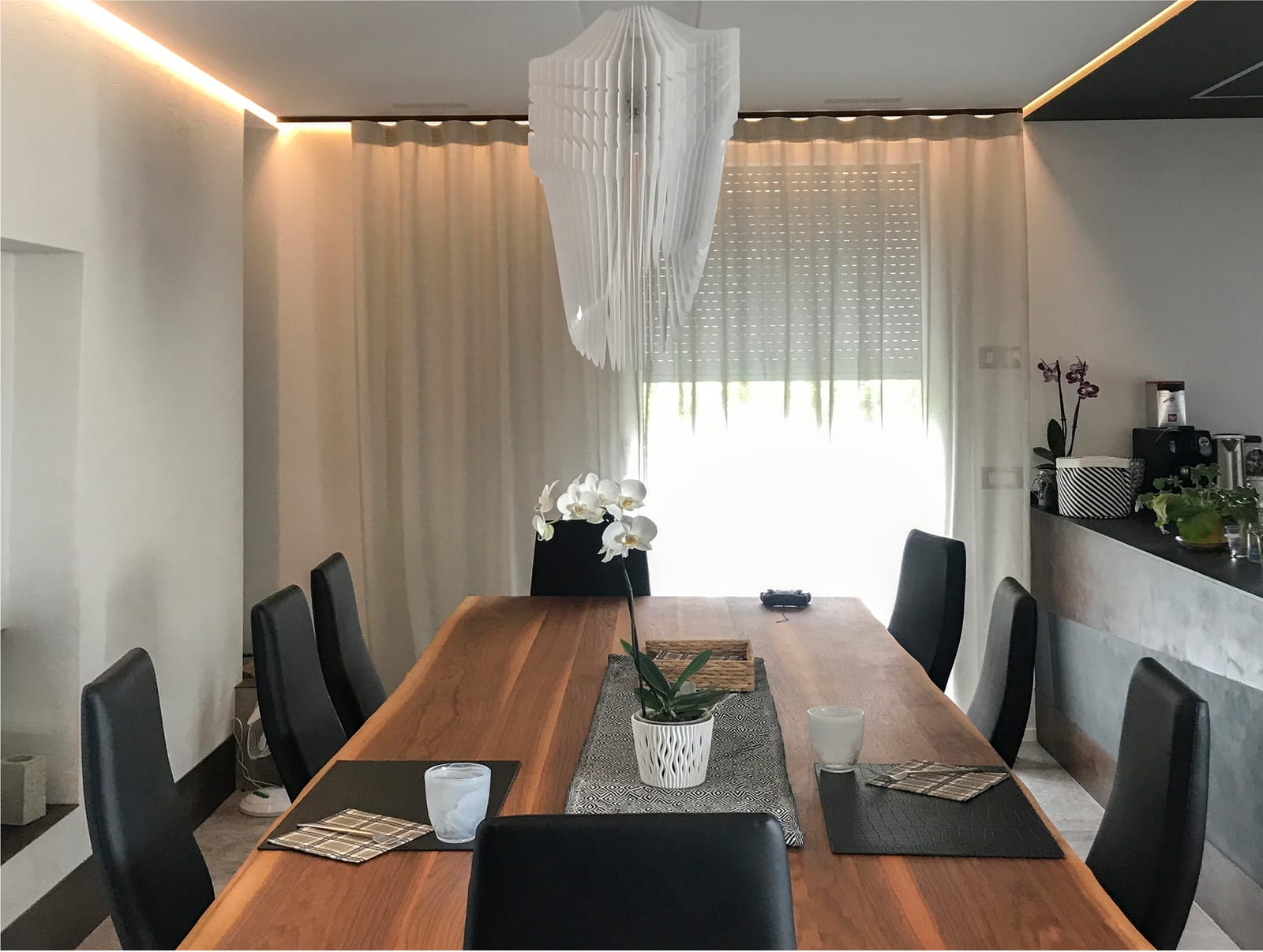 Interno di Casa RD a San Marino con tende d'arredo su misura