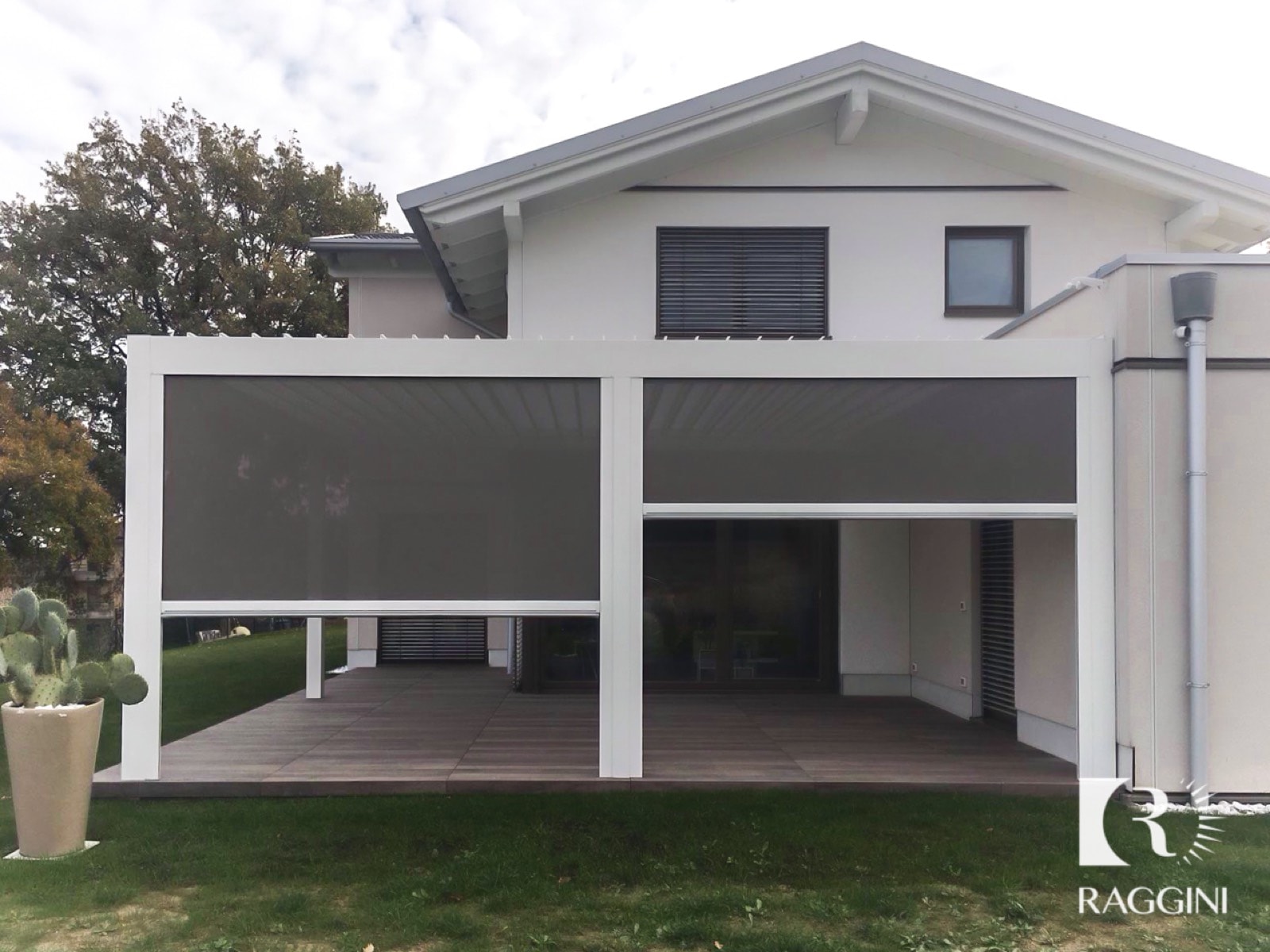 Pergola bioclimatica con tende windy, foto 1 di 5